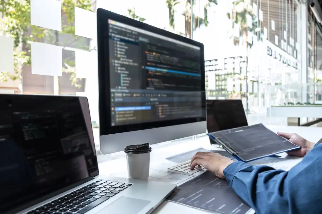 چرا استفاده از لایسنس قانونی Windows Server 2022 امنیت شبکه شما را چند برابر میکند؟ (تحلیل کامل + مزایای لایسنس اورجینال) 2 f1368d9b 953e 4b8f b9c7 049bcc89bf8a